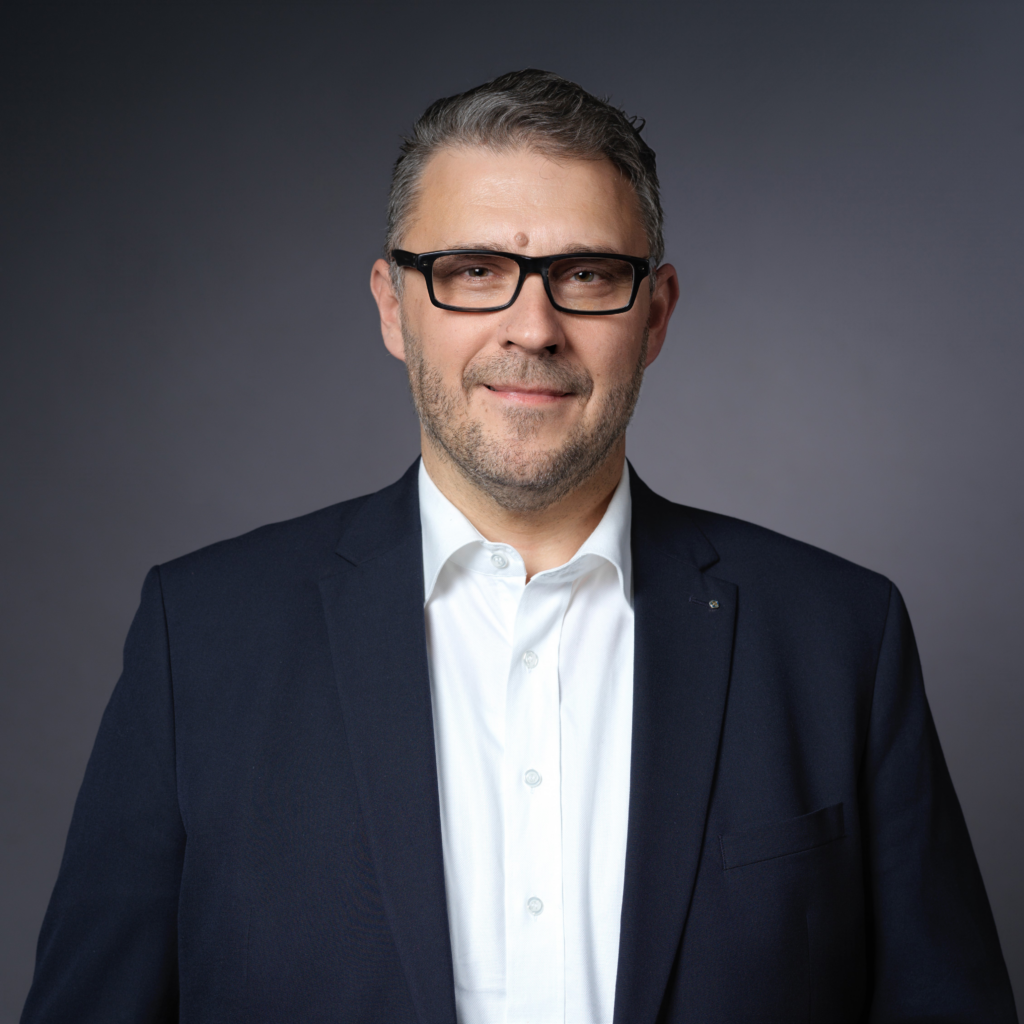 Alexander Bauer 1080x1080
